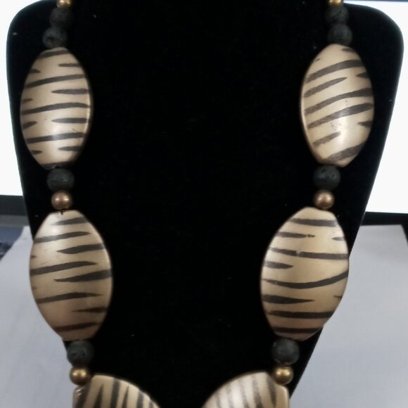 NECKLACE - Picture 1 of 1